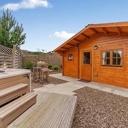 Lochinvar - Clydesdale Log Cabin With Hot Tub إيردري المظهر الخارجي الصورة